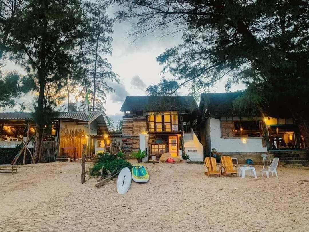 Maliblues Bed&Art Gallery Chumphon Exterior foto