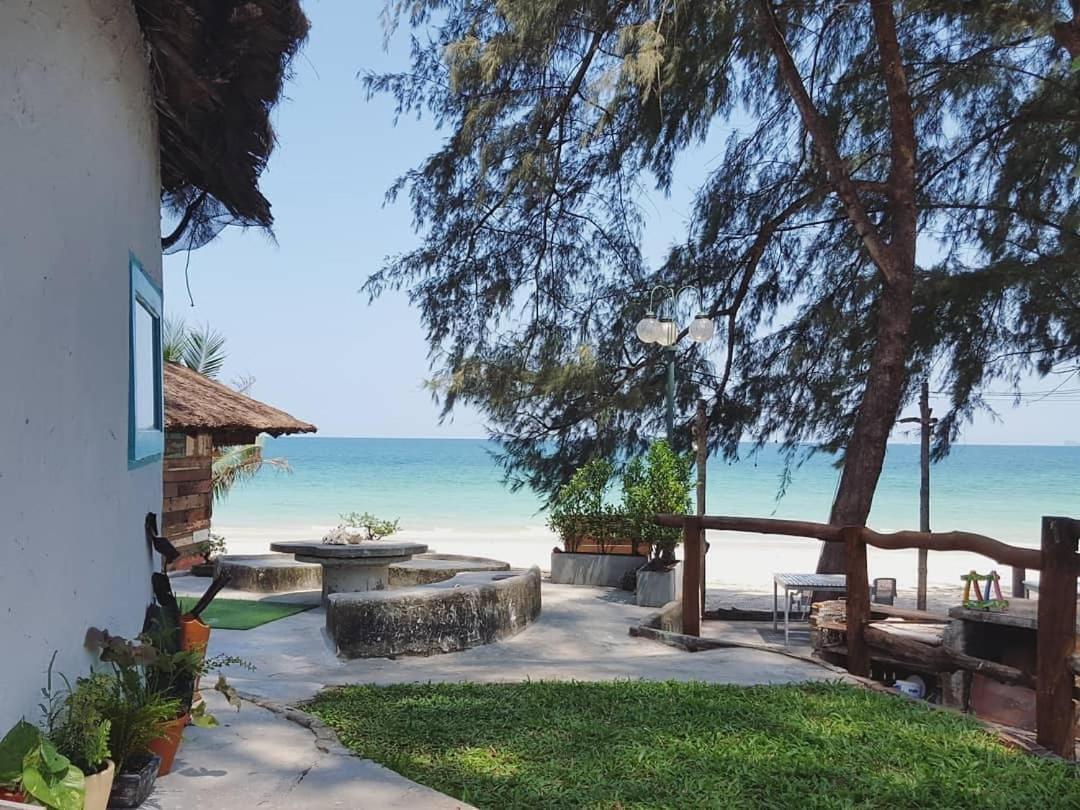 Maliblues Bed&Art Gallery Chumphon Exterior foto